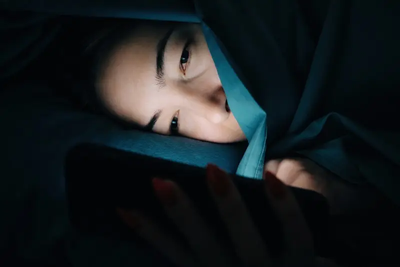 แสงสีฟ้า ภัยร้ายของยุคที่ชีวิตติดจอ!!!